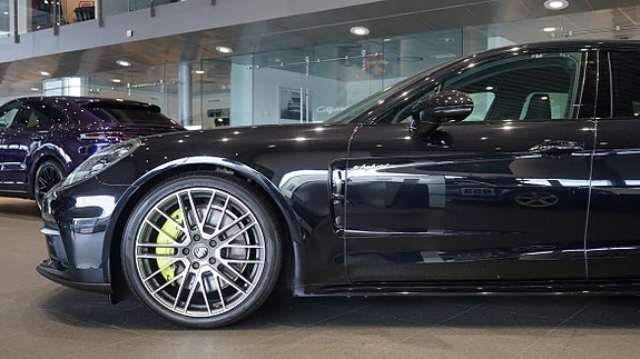 Porsche Panamera 4 3 of 7