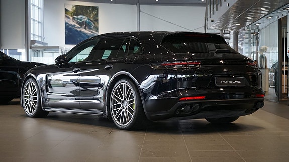 Porsche Panamera 4 2 of 7