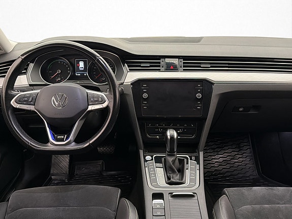 Volkswagen Passat 18 of 30