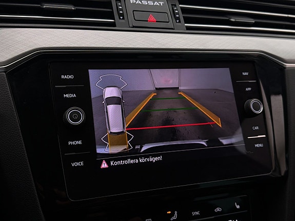 Volkswagen Passat 12 of 30