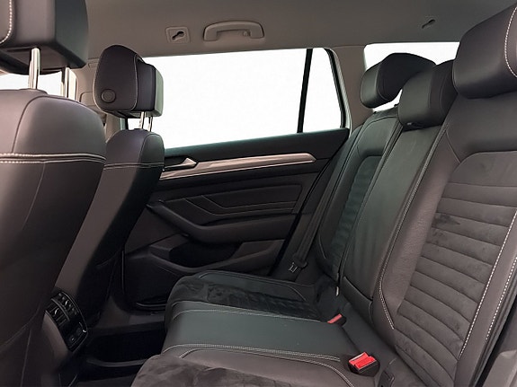 Volkswagen Passat 23 of 30