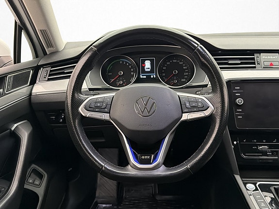 Volkswagen Passat 24 of 30