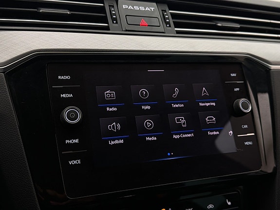 Volkswagen Passat 30 of 30