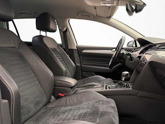 Volkswagen Passat 19 of 30
