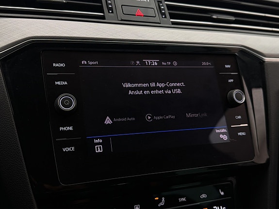 Volkswagen Passat 28 of 30