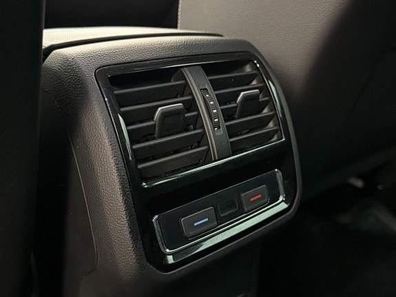 Volkswagen Passat 13 of 30