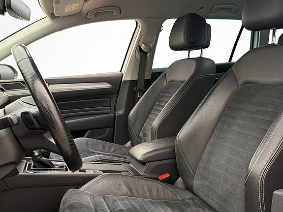 Volkswagen Passat 17 of 30
