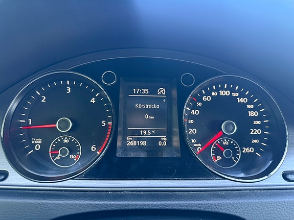 Volkswagen Passat 7 of 10