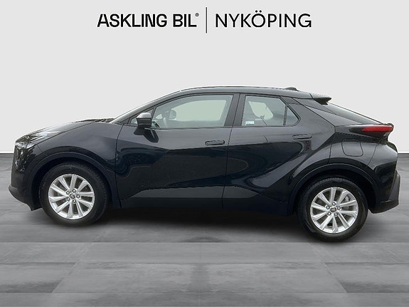 Toyota C-HR 3 of 11