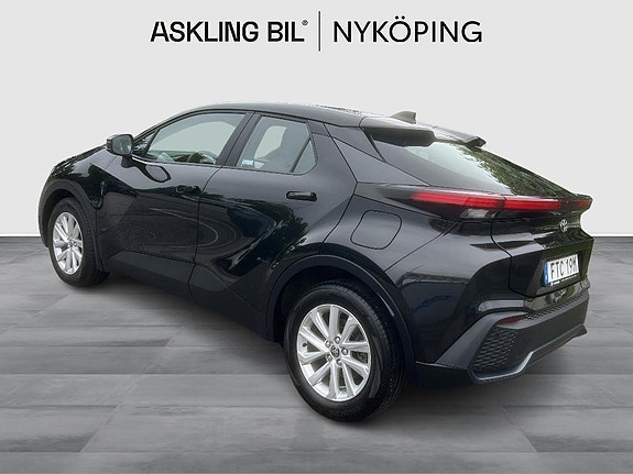 Toyota C-HR 2 of 11