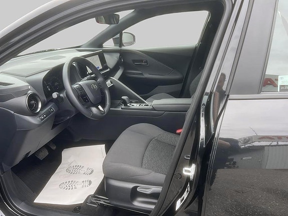 Toyota C-HR 6 of 11