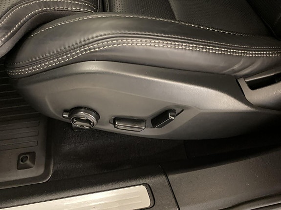 Volvo XC60 17 of 23