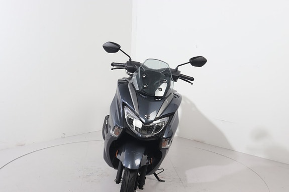 Suzuki UB125 BURGMAN 3 of 7