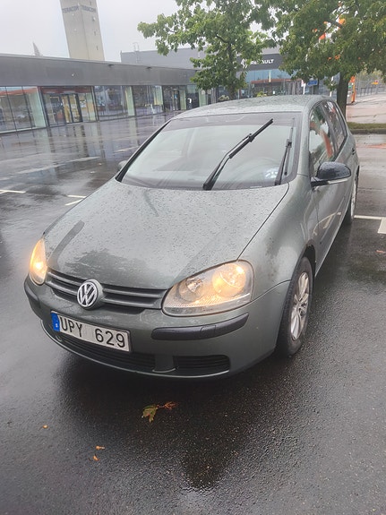 Volkswagen Golf V 3 of 4