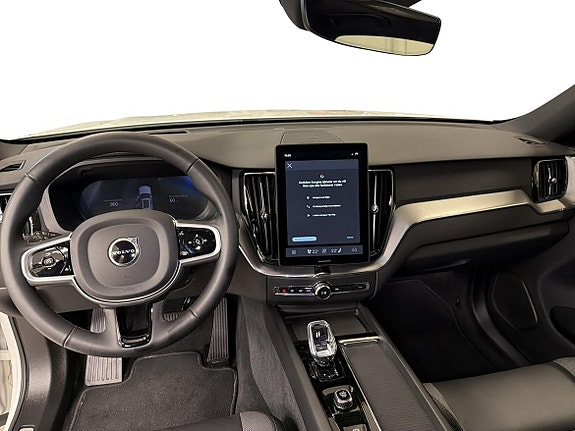 Volvo XC60 8 of 12