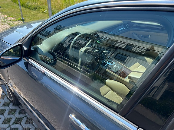 Audi A8 4 of 5