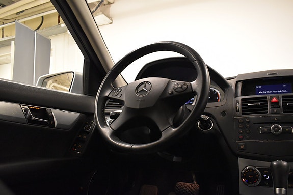 Mercedes-Benz C220 12 of 13