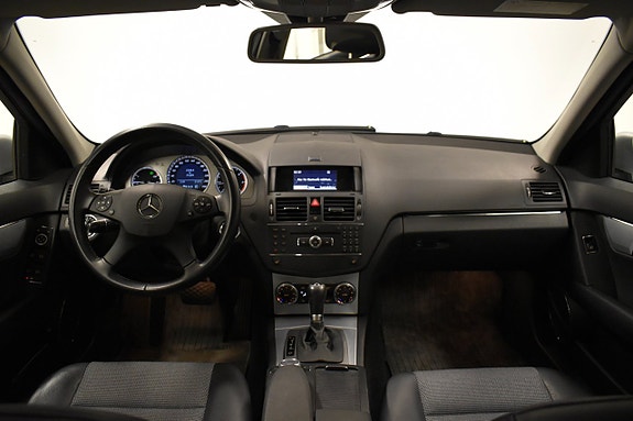 Mercedes-Benz C220 10 of 13