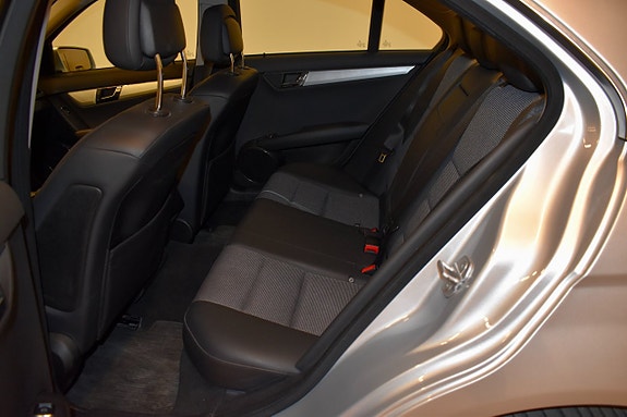 Mercedes-Benz C220 6 of 13