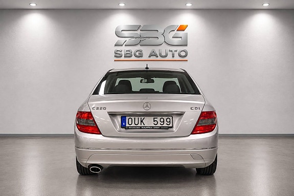 Mercedes-Benz C220 5 of 13