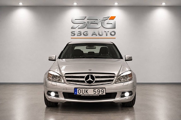 Mercedes-Benz C220 2 of 13