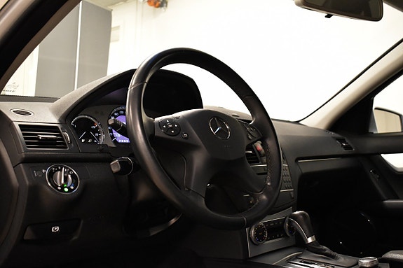 Mercedes-Benz C220 9 of 13