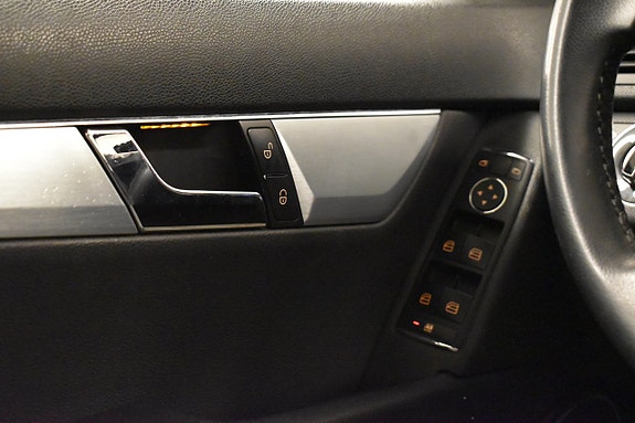 Mercedes-Benz C220 13 of 13