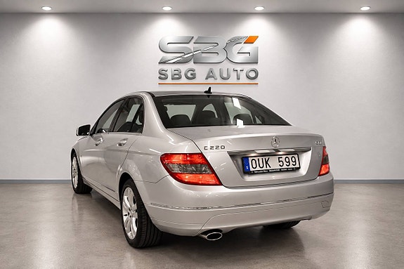 Mercedes-Benz C220 4 of 13