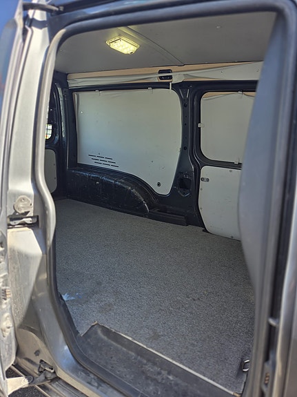 Volkswagen Caddy Maxi 13 of 15