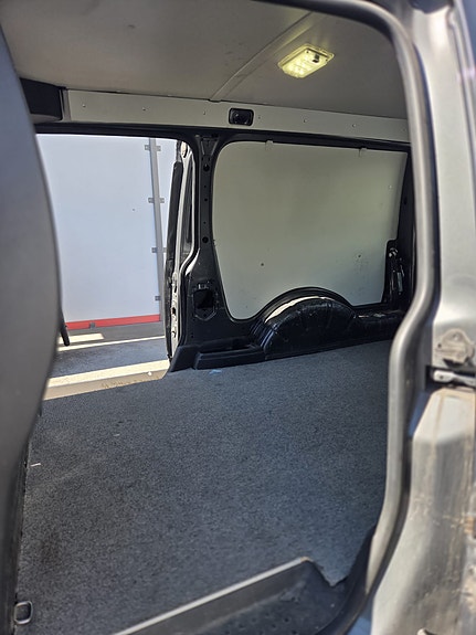 Volkswagen Caddy Maxi 12 of 15