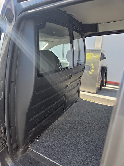 Volkswagen Caddy Maxi 11 of 15