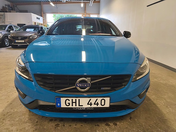 Volvo V60 2 of 18