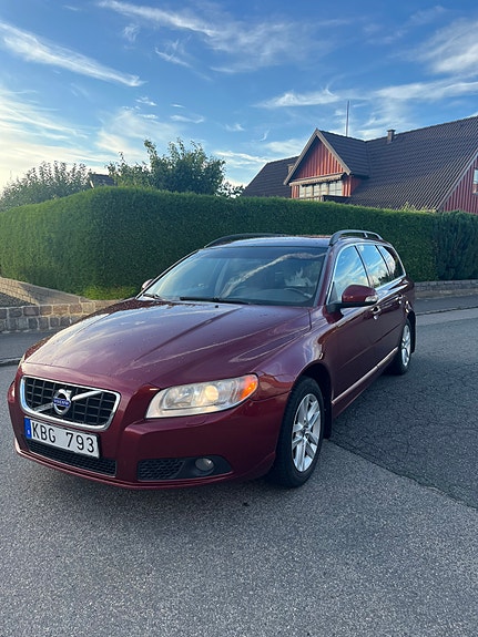 Volvo V70 2 of 8