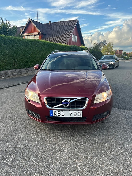 Volvo V70 3 of 8