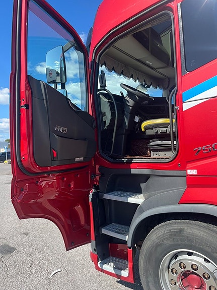 Volvo FH16 750 hk 6x2 Fjärrbil skåpbil transportskåp 8 of 25
