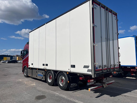 Volvo FH16 750 hk 6x2 Fjärrbil skåpbil transportskåp 3 of 25