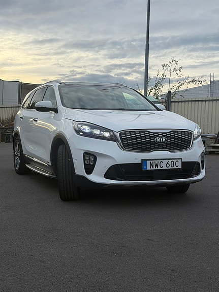 Kia Sorento 2 of 12
