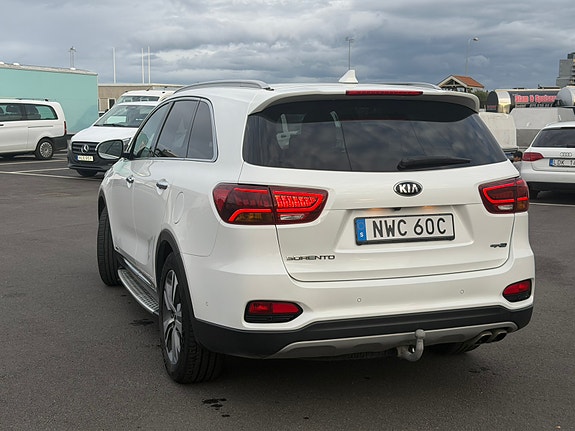 Kia Sorento 4 of 12