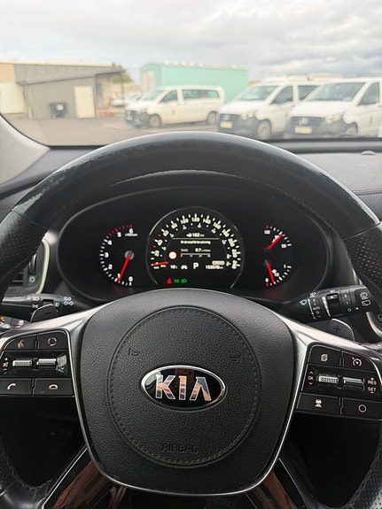 Kia Sorento 8 of 12