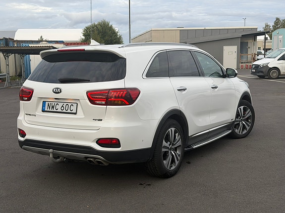 Kia Sorento 3 of 12