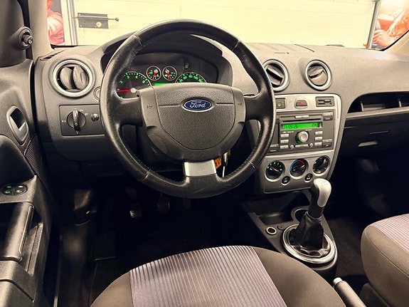 Ford Fusion 18 of 28
