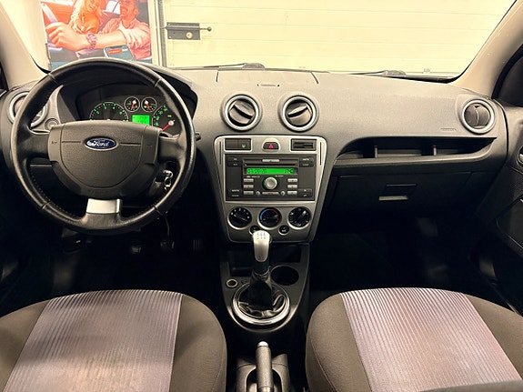 Ford Fusion 13 of 28
