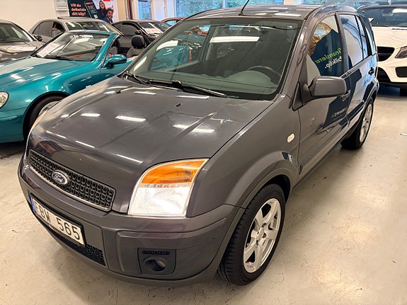 Ford Fusion 2 of 28
