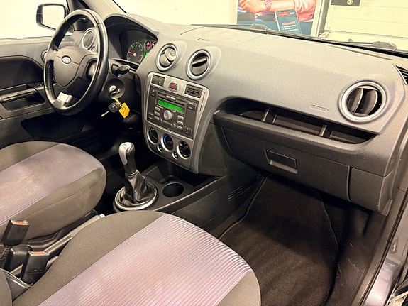Ford Fusion 9 of 28