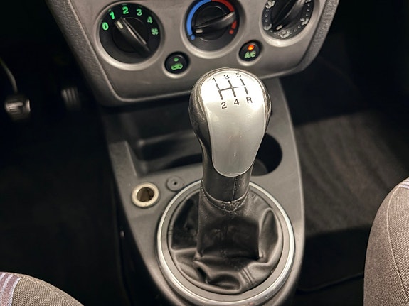 Ford Fusion 14 of 28