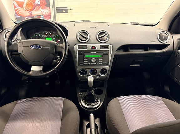Ford Fusion 19 of 28