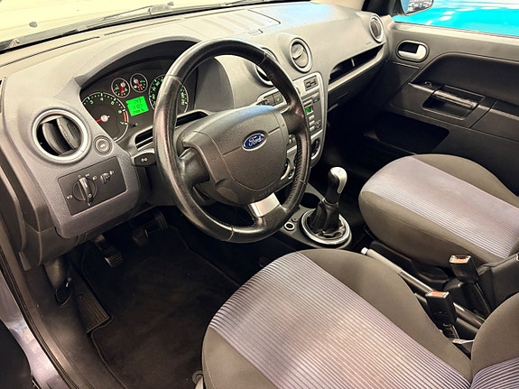 Ford Fusion 17 of 28