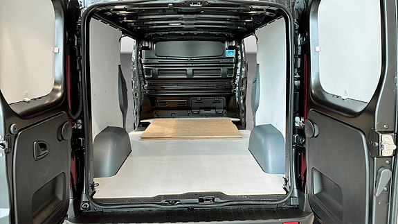 Renault Trafic 10 of 12