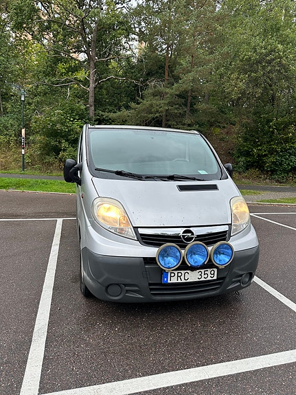 Opel Vivaro 13 of 30