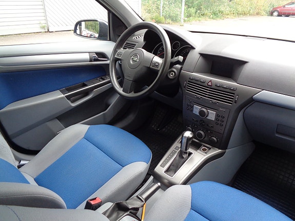 Opel Astra 10 of 11